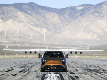 Porsche Cayenne Electric w oku burzy
